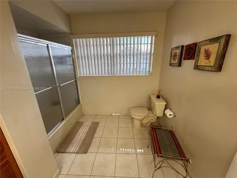 Bath - 6950 W 2nd Ct, Hialeah, FL 33014 photo 2 of 6