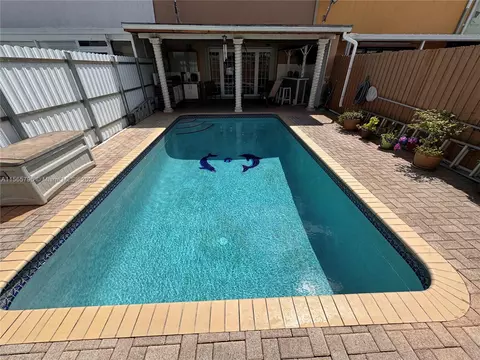 Exterior - 6950 W 2nd Ct, Hialeah, FL 33014 photo 2 of 6