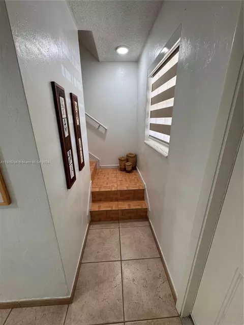 Entry Way - 6950 W 2nd Ct, Hialeah, FL 33014 photo 2 of 4