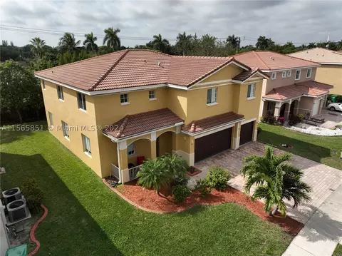 960 NW 204th St, Miami Gardens, FL 33169
