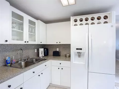 Kitchen - 4351 E 8th Ln, Hialeah, FL 33013 photo 3 of 6