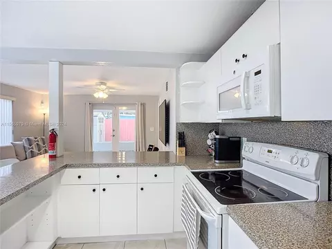 Kitchen - 4351 E 8th Ln, Hialeah, FL 33013 photo 6 of 6