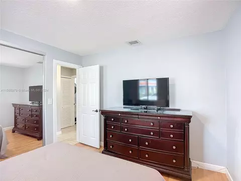 Bedroom - 4351 E 8th Ln, Hialeah, FL 33013 photo 1 of 7