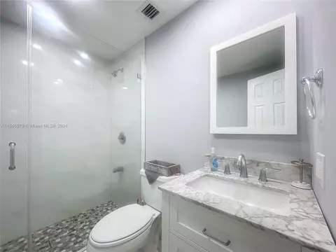 Bath - 4351 E 8th Ln, Hialeah, FL 33013 photo 4 of 4