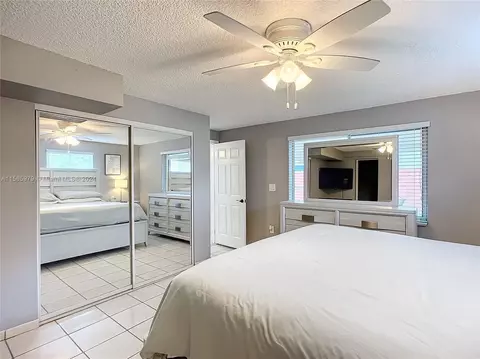 Bedroom - 4351 E 8th Ln, Hialeah, FL 33013 photo 7 of 7