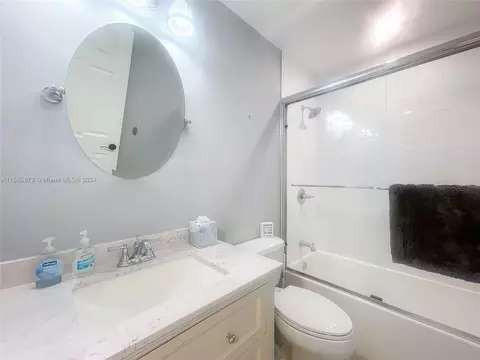 Bath - 4351 E 8th Ln, Hialeah, FL 33013 photo 1 of 4