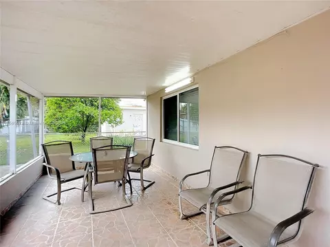 Exterior - 4351 E 8th Ln, Hialeah, FL 33013 photo 3 of 5