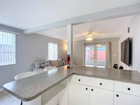 Kitchen - 4351 E 8th Ln, Hialeah, FL 33013 photo 4 of 6