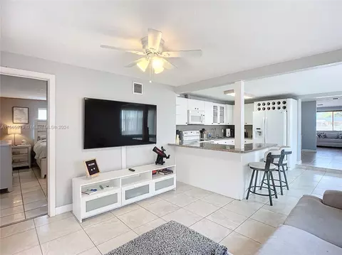 Kitchen - 4351 E 8th Ln, Hialeah, FL 33013 photo 5 of 6