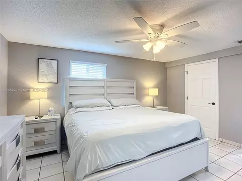 Bedroom - 4351 E 8th Ln, Hialeah, FL 33013 photo 5 of 7