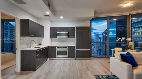 45 SW 9th St #4101, Miami, FL 33130