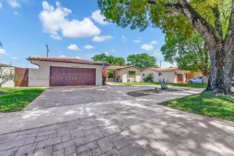 14365 Lake Candlewood Ct, Miami Lakes, FL 33014