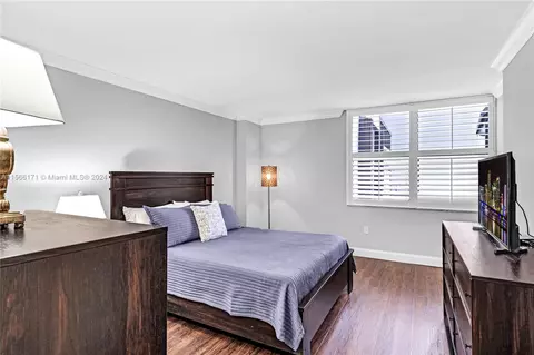 Bedroom - 2333 Brickell Ave #206, Miami, FL 33129 photo 4 of 6