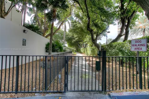 Exterior - 2333 Brickell Ave #206, Miami, FL 33129 photo 4 of 5
