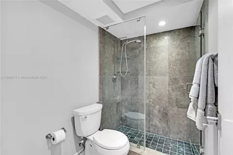 Bath - 2333 Brickell Ave #206, Miami, FL 33129 photo 1 of 4