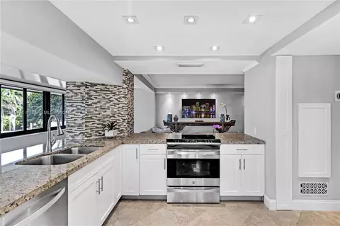 Kitchen - 2333 Brickell Ave #206, Miami, FL 33129 photo 1 of 1