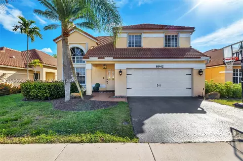 8942 Lake Park Cir S, Davie, FL 33328