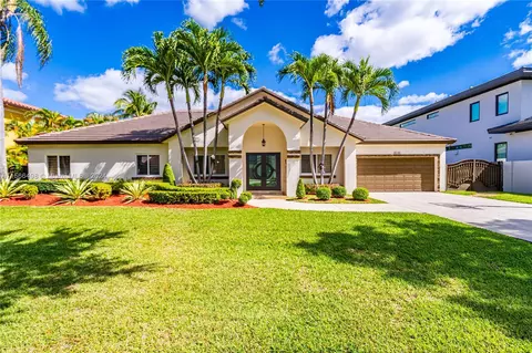 8235 NW 157th Ter, Miami Lakes, FL 33016