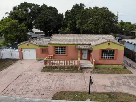 765 E 32nd St, Hialeah, FL 33013