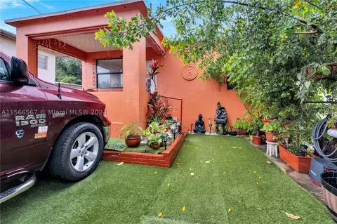 2137 NW 33rd St, Miami, FL 33142