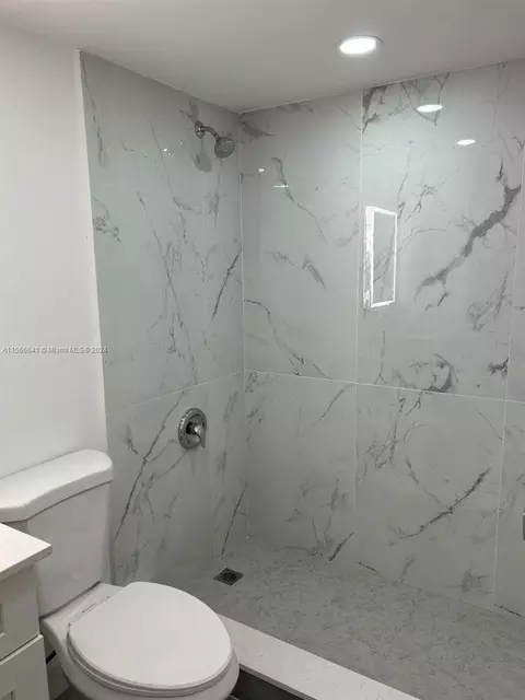 6045 NW 186th St #303, Hialeah, FL 33015