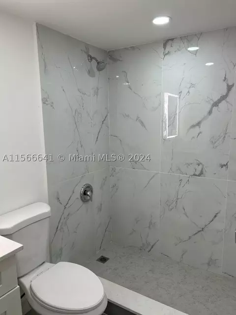6045 NW 186th St #303, Hialeah, FL 33015