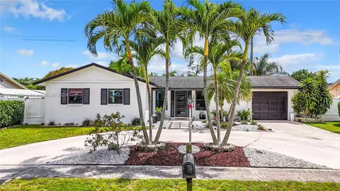 10324 Sleepy Brook Way, Boca Raton, FL 33428
