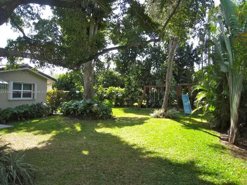 Exterior - 9840 SW 73rd Ave, Pinecrest, FL 33156 photo 3 of 4
