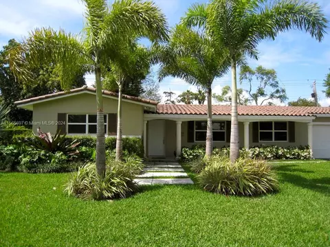 Exterior - 9840 SW 73rd Ave, Pinecrest, FL 33156 photo 4 of 4