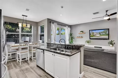 15713 NW 3rd St, Pembroke Pines, FL 33028