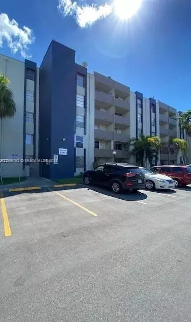 10000 NW 80th Ct #2421, Hialeah Gardens, FL 33016