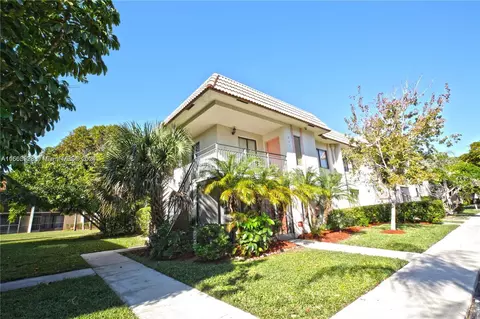 419 Lakeview Dr #101, Weston, FL 33326