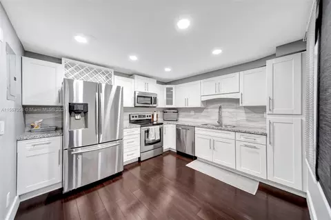 141 SW 96th Ter #106, Plantation, FL 33324