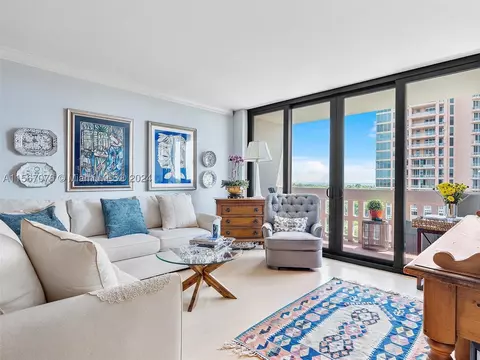 90 Edgewater Dr #812, Coral Gables, FL 33133