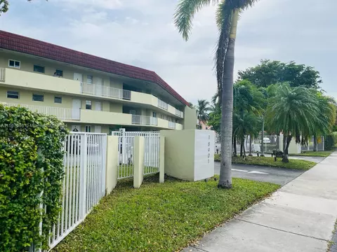 18901 NE 14th Ave #206, Miami, FL 33179