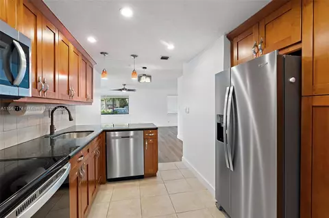 114 Wimbledon Lake Dr #114, Plantation, FL 33324