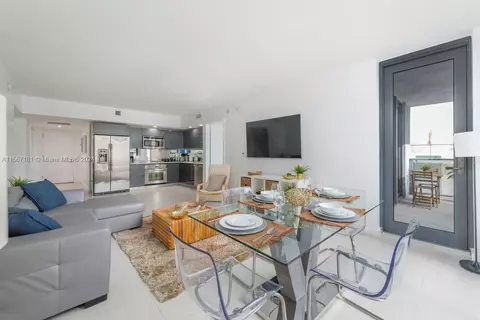 31 SE 6th St #1407, Miami, FL 33131