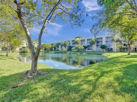 3101 NW 47th Ter #423, Lauderdale Lakes, FL 33319