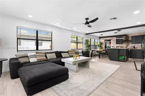 2809 SW 8th St, Fort Lauderdale, FL 33312