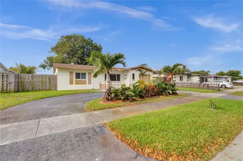 7304 Mckinley St, Hollywood, FL 33024