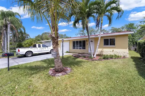 6281 SW 8th St, North Lauderdale, FL 33068