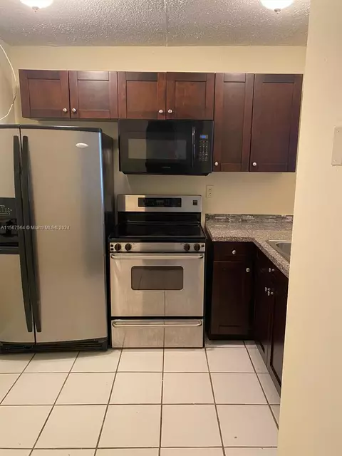 488 NW 165th St Rd #B311, Miami, FL 33169