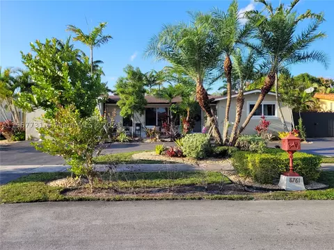8761 SW 49th St, Miami, FL 33165