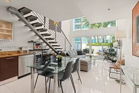41 SE 5th St #715, Miami, FL 33131
