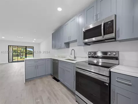 9307 Pecky Cypress Ln #17D, Boca Raton, FL 33428