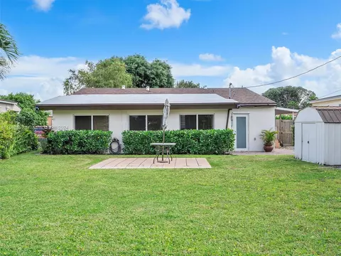 Exterior - 151 E 52nd Pl, Hialeah, FL 33013 photo 2 of 5