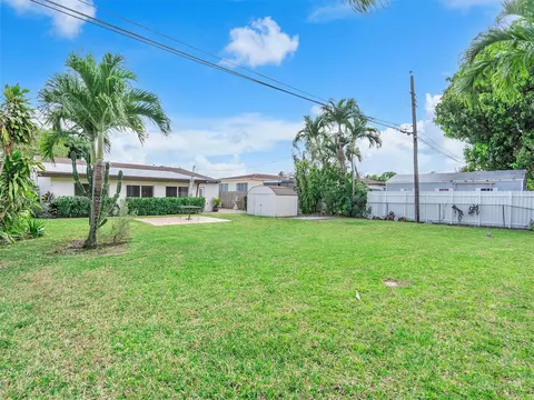 Exterior - 151 E 52nd Pl, Hialeah, FL 33013 photo 3 of 5