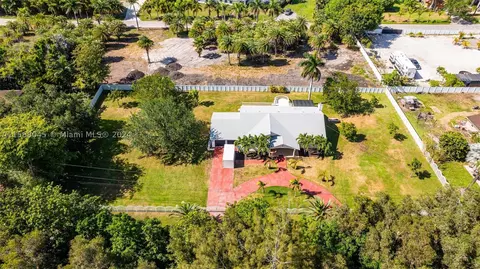 19800 SW 14th Ct, Pembroke Pines, FL 33029