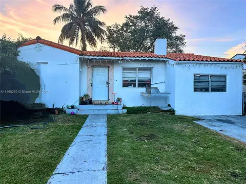 810 NW 17th Ct, Miami, FL 33125