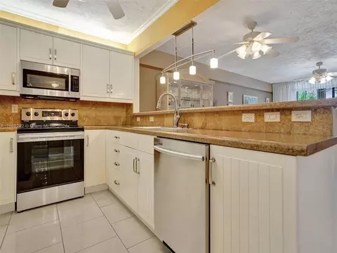 2831 Somerset Dr #304, Lauderdale Lakes, FL 33311